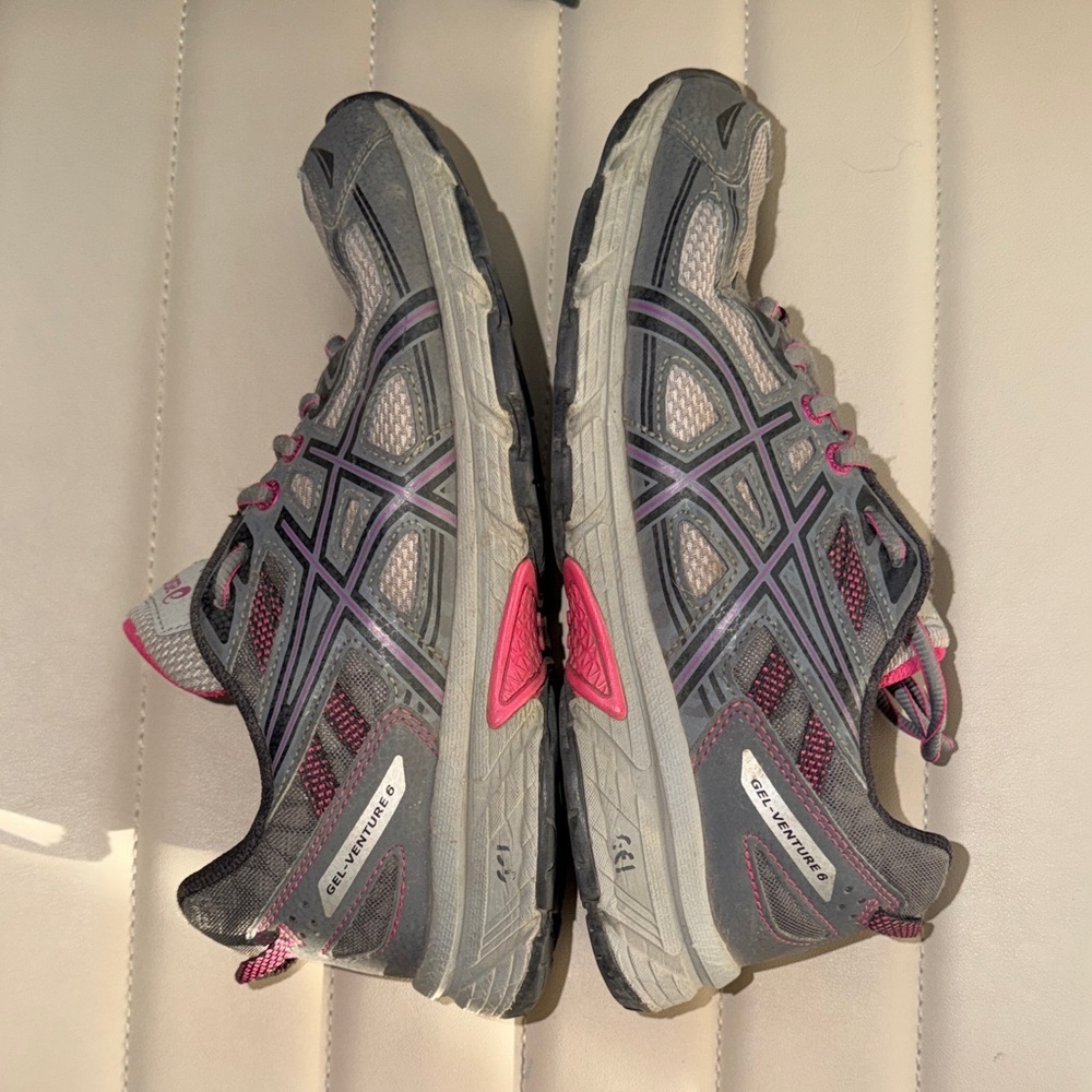 Asics Gray and Pink Athletic Sneakers 7.5 - Picture 2 of 9